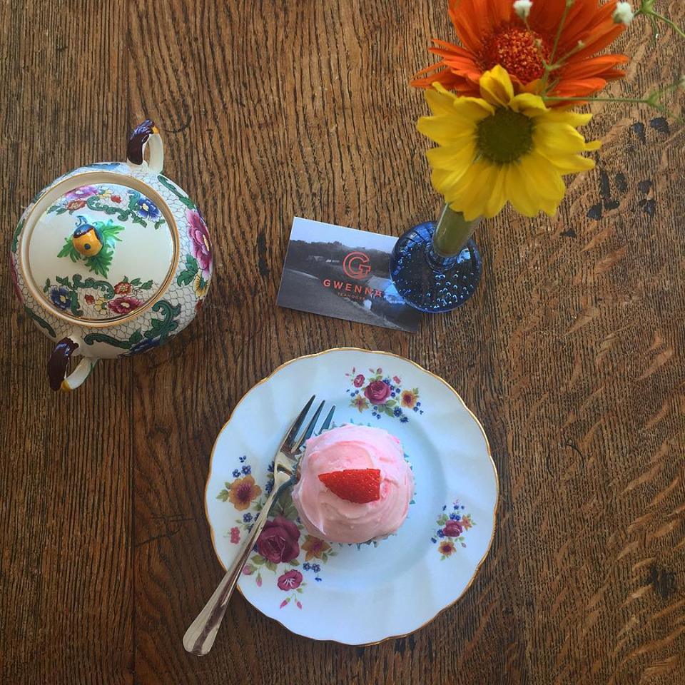 cake and flowers